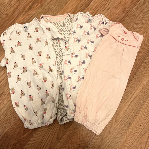 Newborn night gowns - Picture 1 of 1